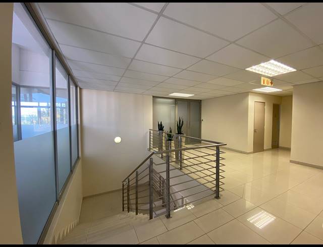 701M² OFFICE TO LET IN BRYANSTON